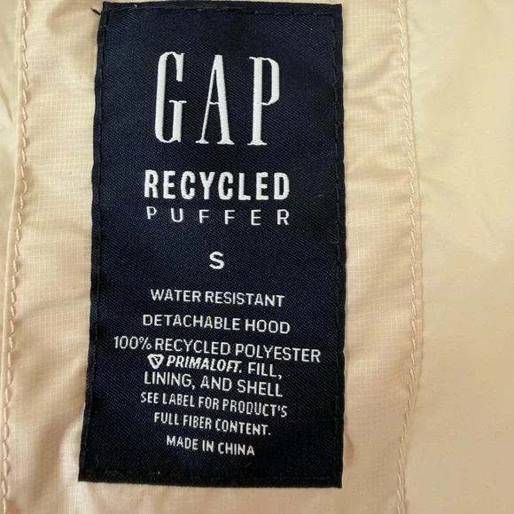 Gap heavyweight puffer vest in an off-white color with detachable oversized hood - Picture 3 of 5
